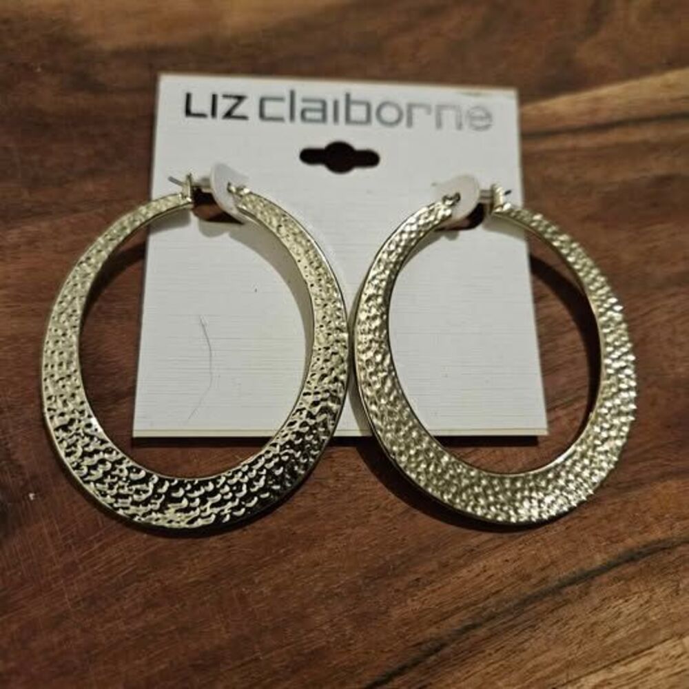 Liz Claiborne Gold Tone Textured Oval Hoop Earrings New on Card